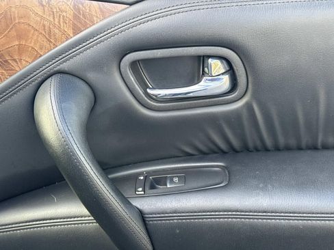 Used 2024 Nissan Armada SL image 16