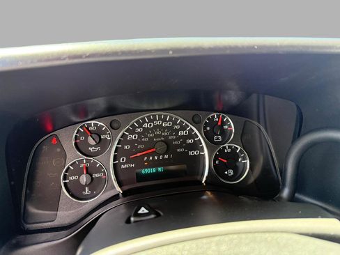 Used 2021 Chevrolet Express 2500 RWD image 19