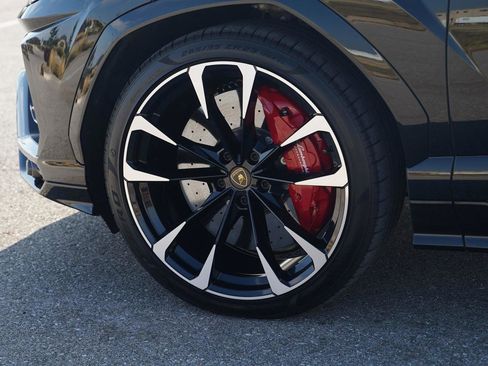 Used 2022 Lamborghini Urus AWD/4WD image 11