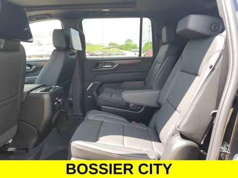 New 2026 GMC Yukon XL Denali w/ Denali Reserve Package image 10