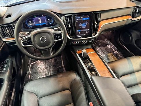 Used 2024 Volvo V60 B5 Cross Country Plus w/ Protection Package Premier image 40