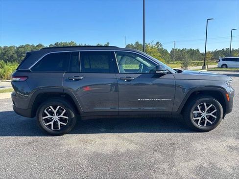 Certified 2025 Jeep Grand Cherokee Limited AWD/4WD image 24