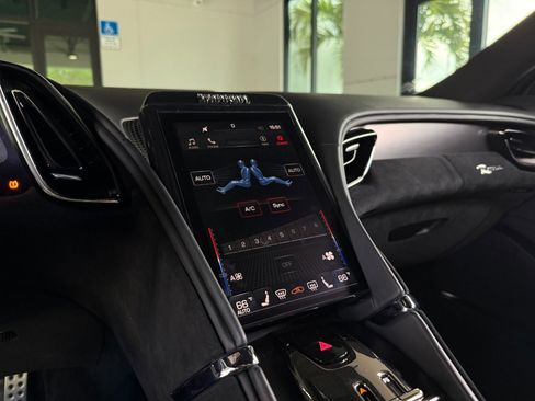 Used 2021 Ferrari Roma RWD image 30