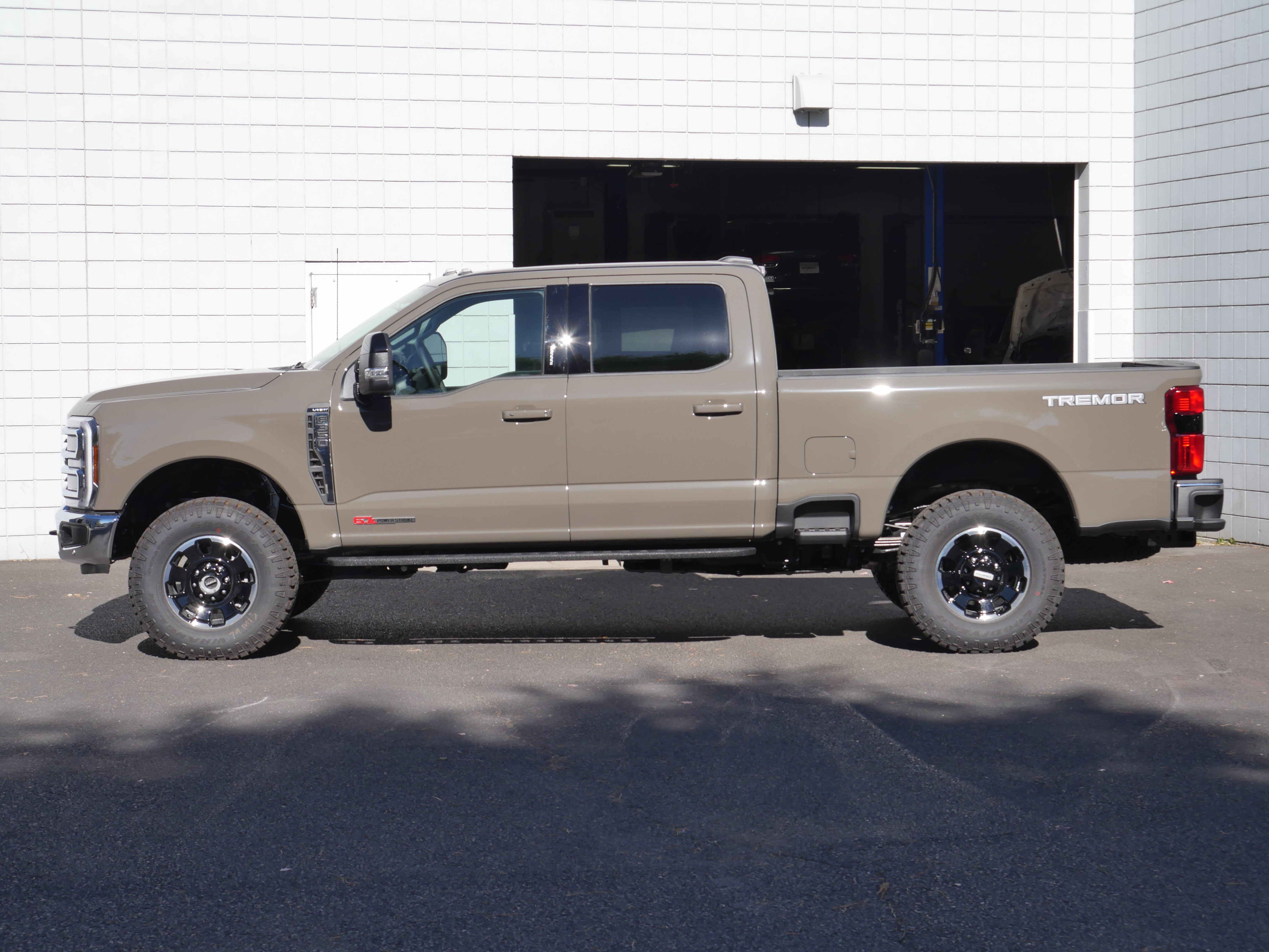 New 2027 Ford F350 Lariat w/ Tremor Off-Road Package AWD/4WD image 20