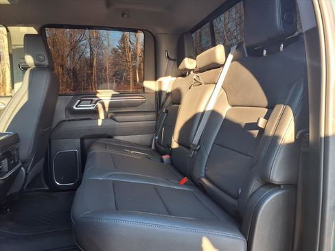 Used 2025 Chevrolet Silverado 2500 LTZ w/ LTZ Convenience Package image 8