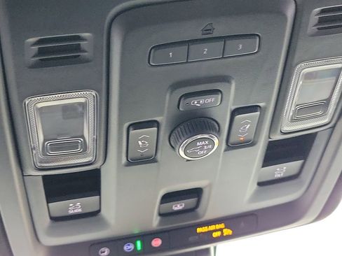 Used 2021 GMC Yukon Denali w/ Denali Premium Package image 25