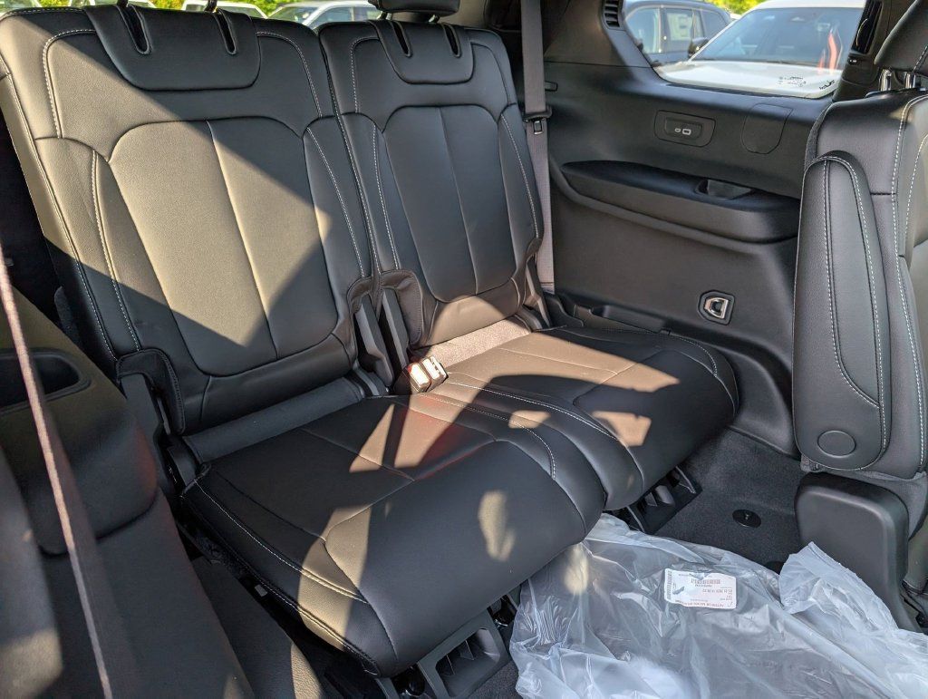 Used 2026 Jeep Grand Cherokee L Limited w/ Limited Altitude Package RWD image 31