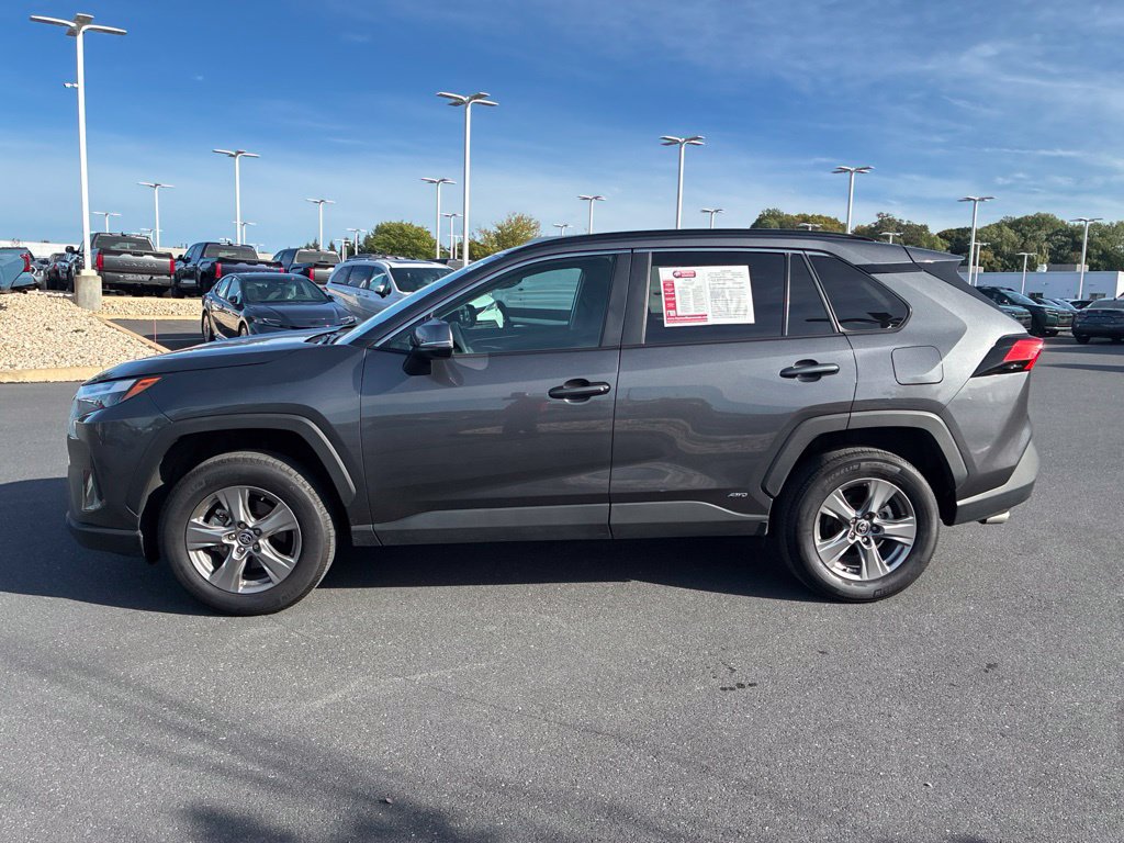 Used 2025 Toyota RAV4 XLE AWD/4WD image 14