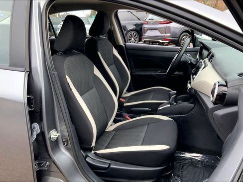 Used 2021 Nissan Versa SV image 8