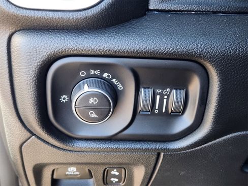 Used 2025 RAM 1500 Laramie image 15