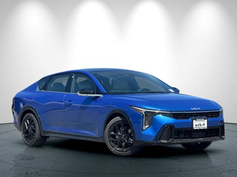 New 2025 Kia K4 GT-Line Turbo image 2