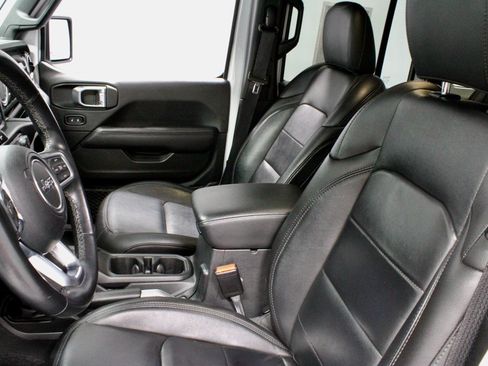 Used 2021 Jeep Wrangler Unlimited Sahara image 23