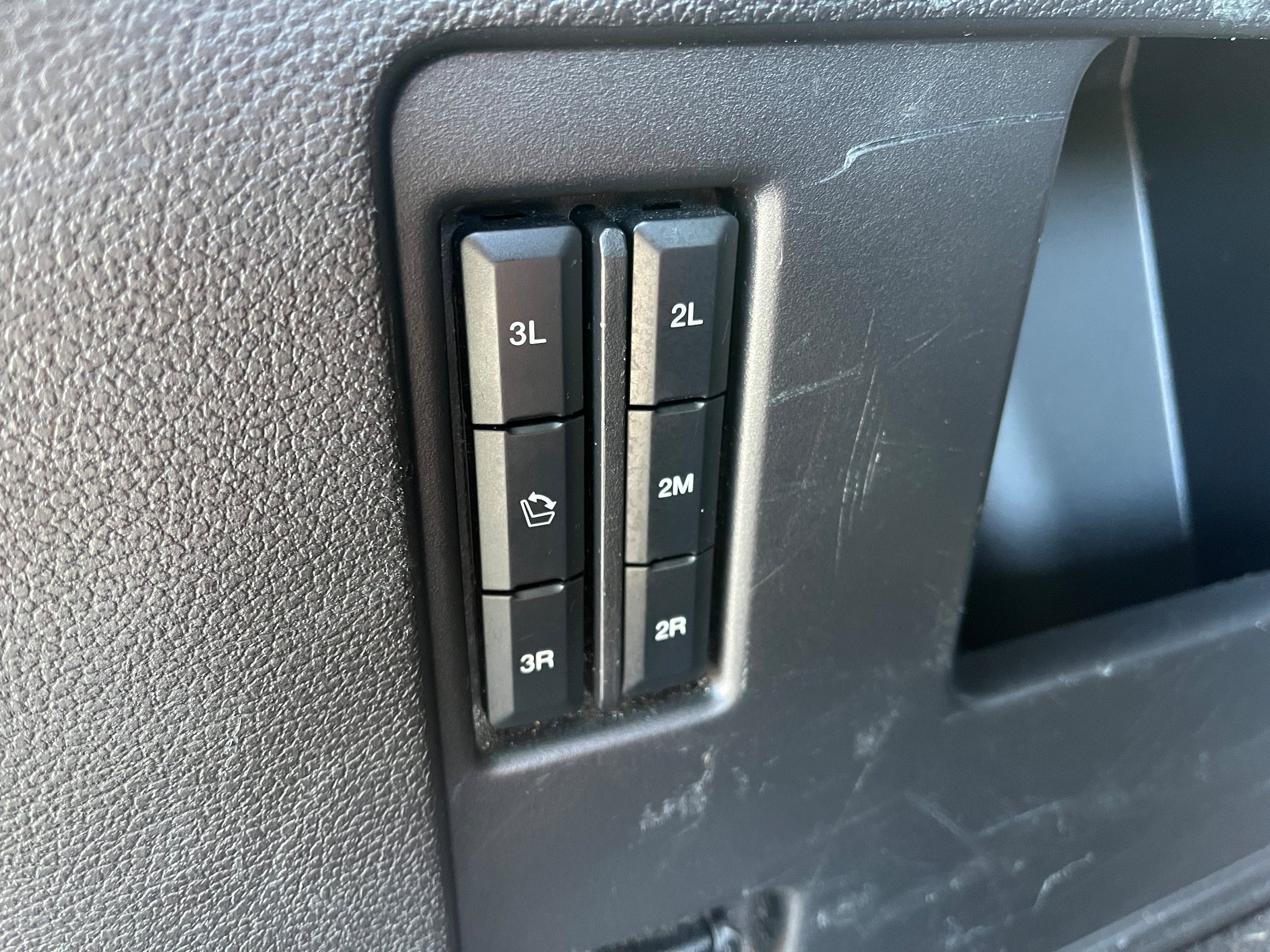 Used 2018 Ford Expedition Max XLT w/ Equipment Group 202A AWD/4WD image 10