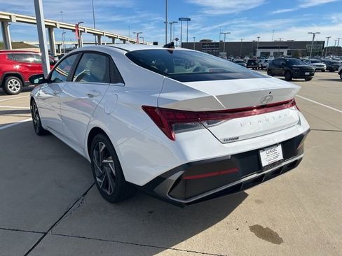 Used 2025 Hyundai Elantra SEL image 6