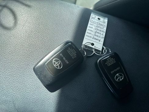 Used 2024 Toyota RAV4 XLE w/ Convenience Package FWD image 18
