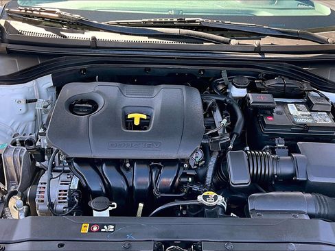 Used 2020 Hyundai Elantra Value Edition w/ Cargo Package (C1) image 9