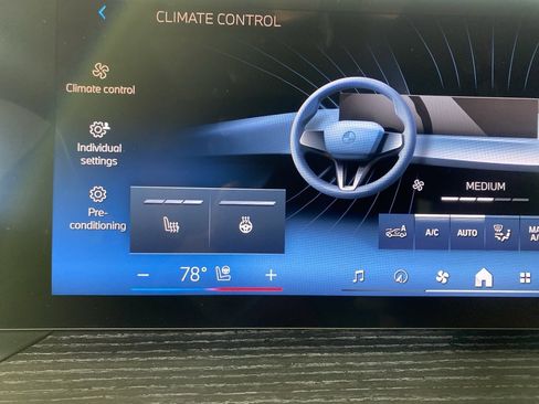 New 2025 BMW 330i xDrive Sedan w/ Convenience Package image 15