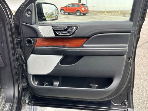 Used 2019 Lincoln Navigator L Reserve AWD/4WD image 24