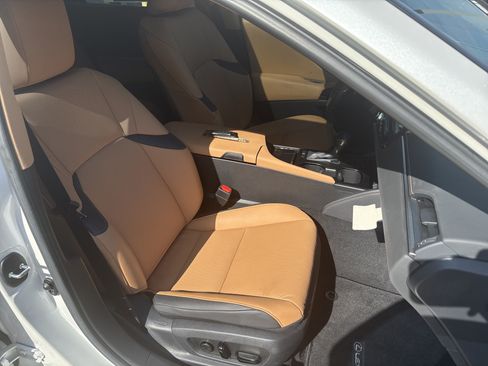 Used 2023 Lexus ES 350 w/ Premium Package FWD image 33
