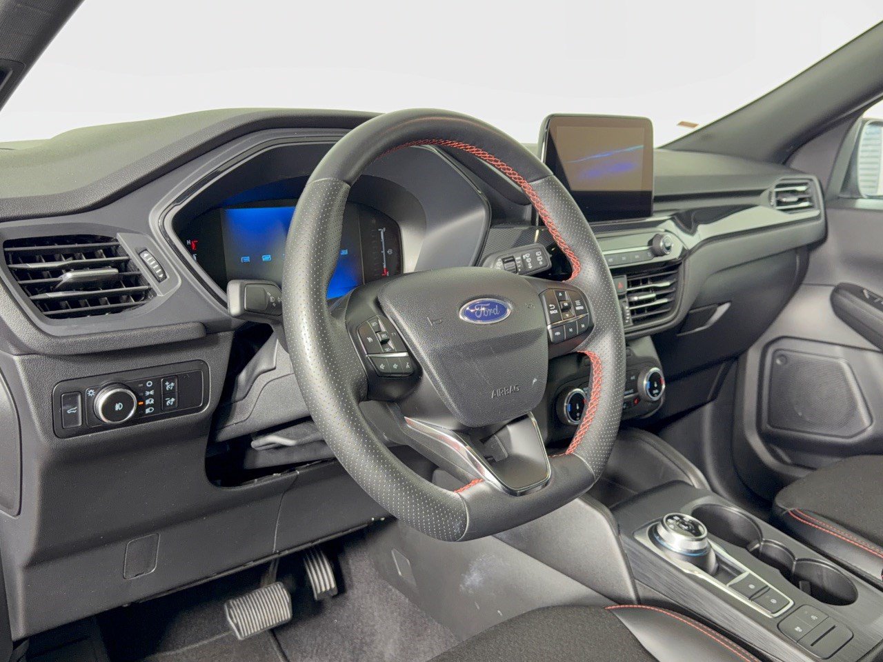 Used 2025 Ford Escape ST-Line Select AWD/4WD image 4