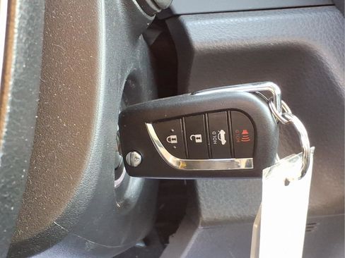 Used 2019 Toyota Camry LE image 9