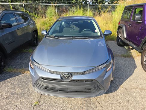 Used 2024 Toyota Corolla LE FWD image 2
