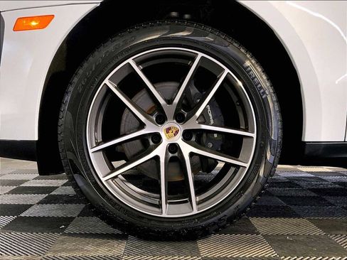 Certified 2026 Porsche Macan image 11
