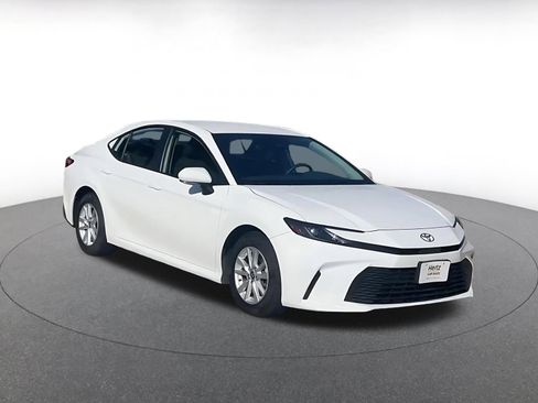 Used 2025 Toyota Camry LE image 3