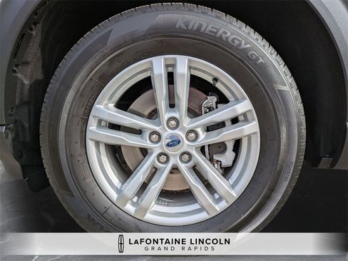 Used 2023 Ford Explorer XLT w/ Equipment Group 202A image 33