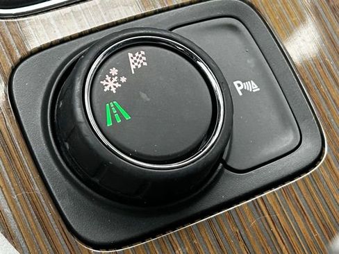 Used 2017 GMC Acadia SLE w/ Driver Alert Package I image 7