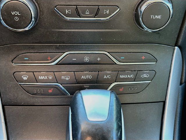 Used 2017 Ford Edge SEL w/ Equipment Group 201A AWD/4WD image 16