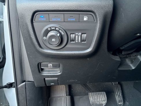 Used 2022 Jeep Grand Cherokee Limited 4xe image 18