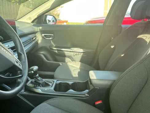 Used 2025 Kia K4 LXS image 9