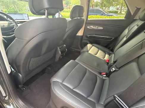 Used 2025 Genesis GV70 2.5T AWD/4WD image 17