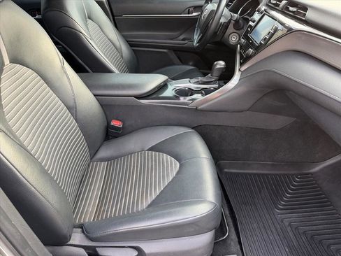 Used 2020 Toyota Camry SE image 18