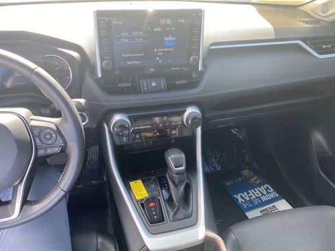 Used 2022 Toyota RAV4 Limited image 17