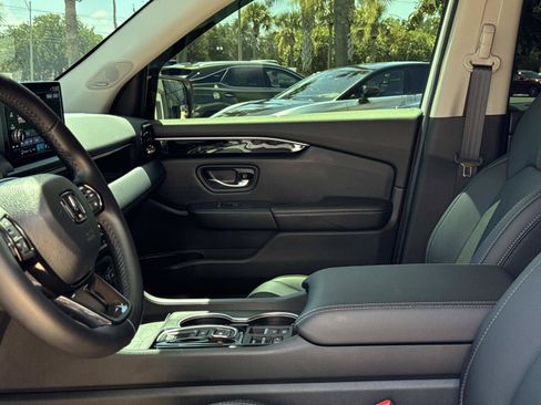 Used 2025 Honda Pilot Touring image 15