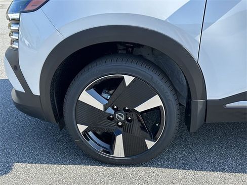 New 2026 Nissan Kicks SR image 12