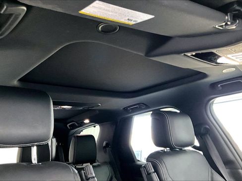 Used 2022 Land Rover Discovery S R-Dynamic image 22