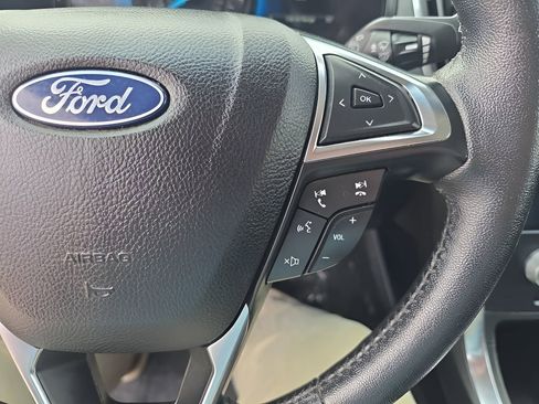 Used 2022 Ford Edge Titanium image 16