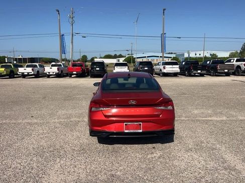 Used 2022 Hyundai Elantra Limited image 5