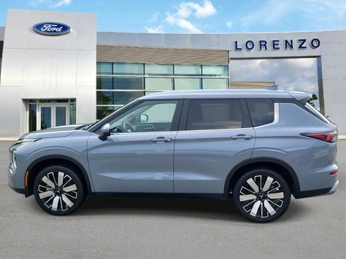 Used 2025 Mitsubishi Outlander SE FWD image 8