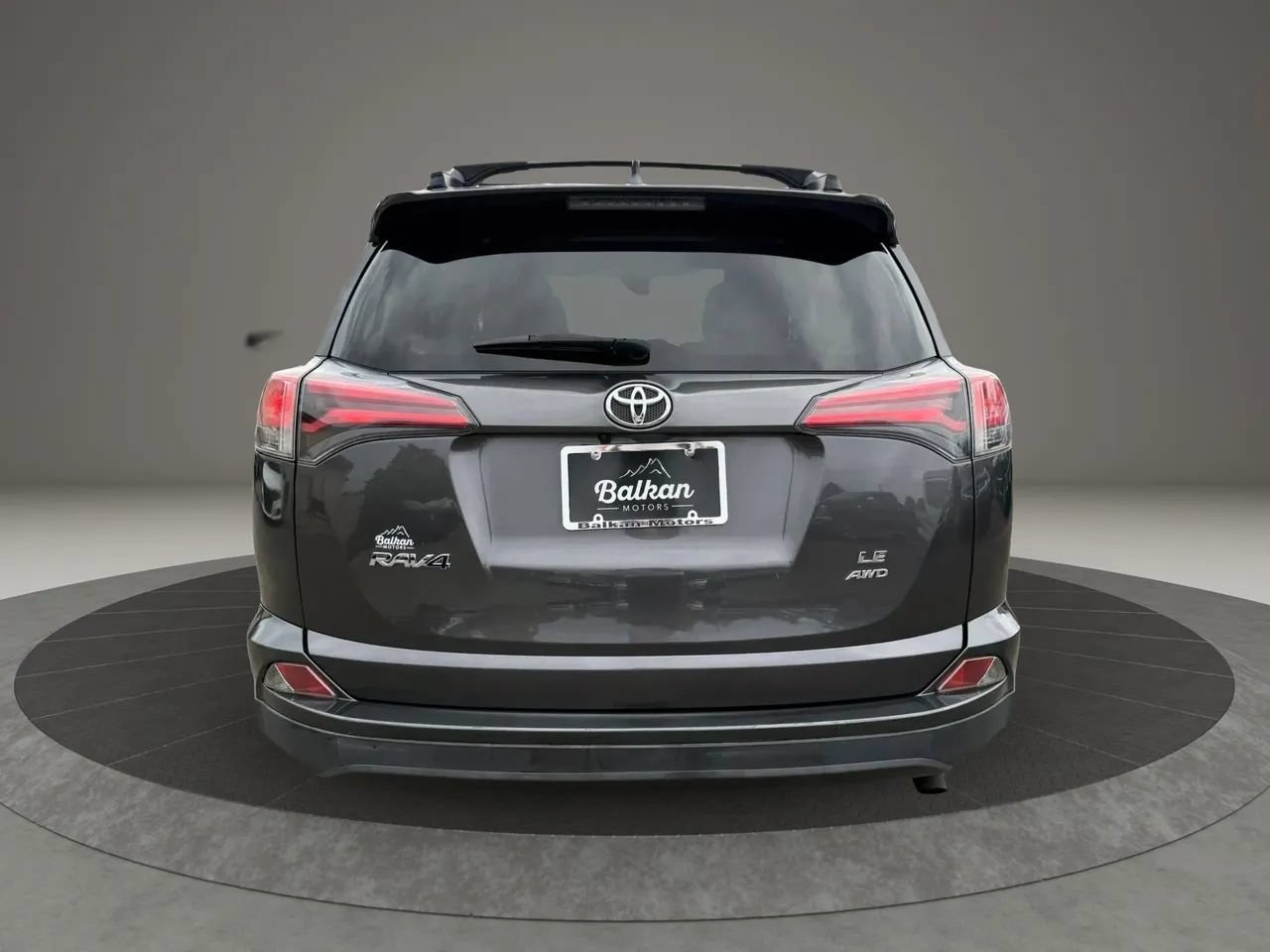 Used 2018 Toyota RAV4 LE w/ Carpet Mat Package AWD/4WD image 5