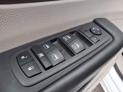 Used 2022 Chrysler Voyager LX image 20