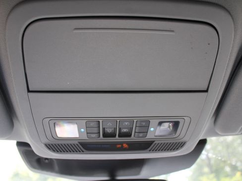 Used 2022 Ford Explorer XLT w/ Equipment Group 202A AWD/4WD image 52