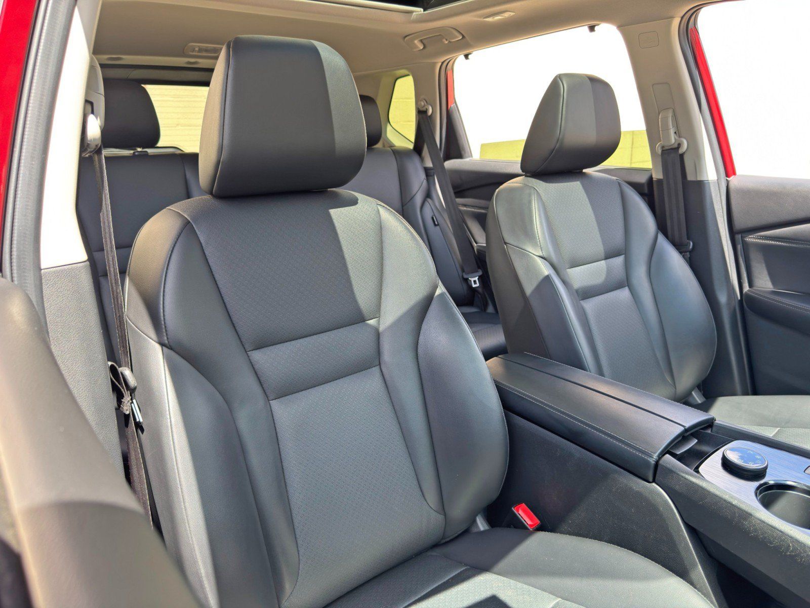 Used 2024 Nissan Rogue SV w/ SV Premium Package AWD/4WD image 32