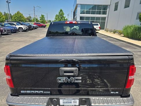 Used 2019 GMC Sierra 1500 SLE w/ Black Pack AWD/4WD image 17