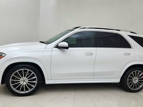 Used 2024 Mercedes-Benz GLE 450e 4MATIC w/ AMG Line Exterior image 3