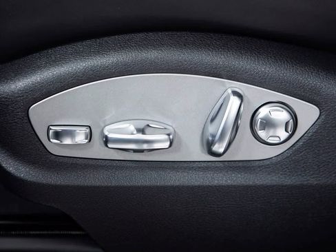 Certified 2026 Porsche Macan AWD/4WD image 24