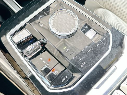 Used 2023 BMW 760i xDrive image 16